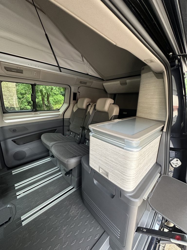 A Volkswagen California é um ícone entre as autocaravanas e teve sua origem em 1988, quando a Volkswagen lançou oficialmente a California,
em parceria com a empresa de conversão de autocaravanas Westfalia.